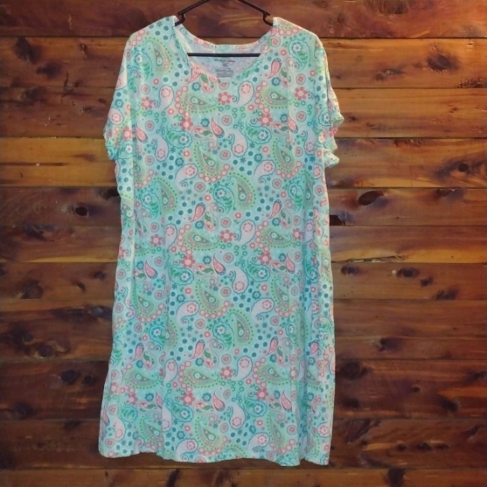 Women's plus size 2x Paisley night gown
